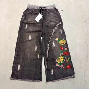 NWT YesNo Distressed Denim Wide Leg Coulotte Pants Floral Embroidery Size Small